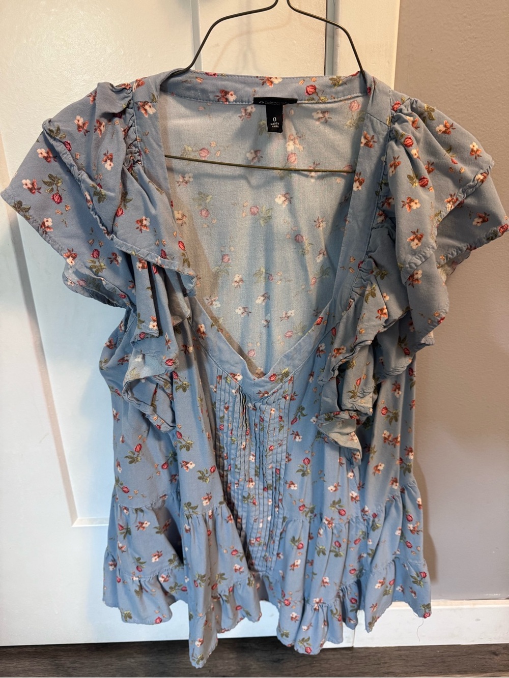 torrid Light Blue Floral Ruffle Top Torrid Size 0 fits like an XL